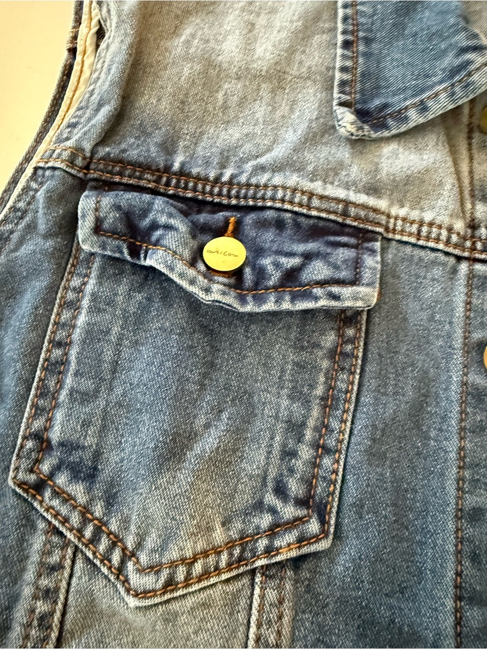 Sleeveless Denim Button-Up Vest in Two-Tone Blue - Picture 3 of 6